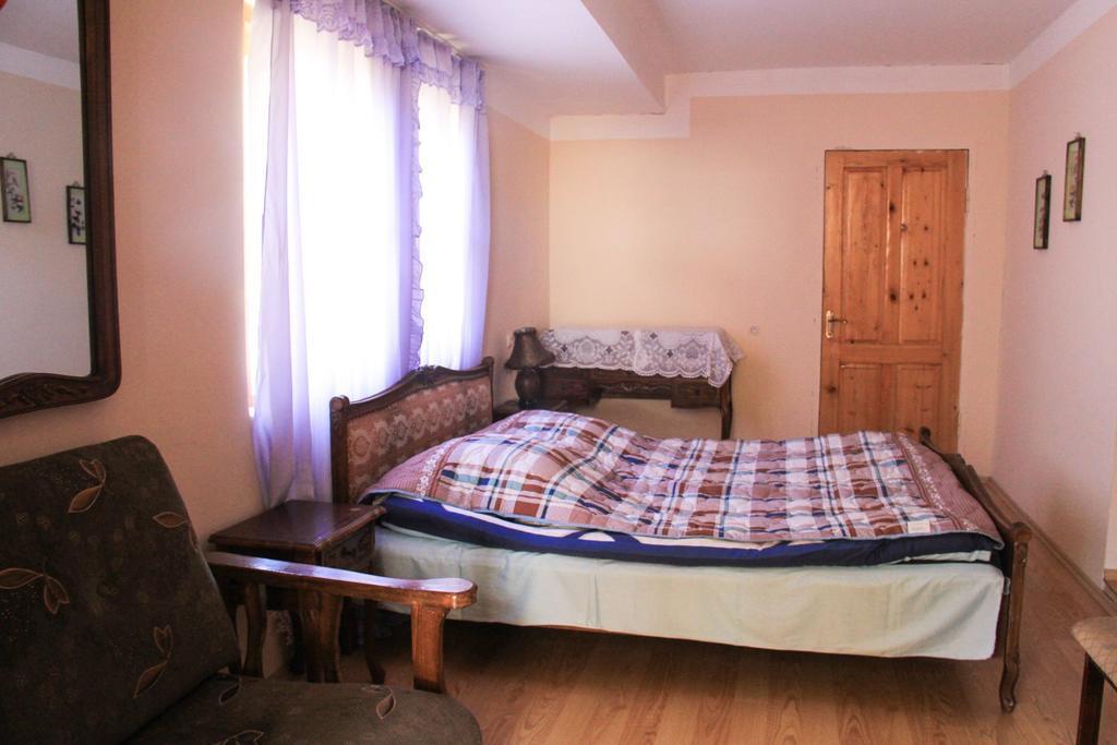Dodo Japaridze Guesthouse Местія Номер фото