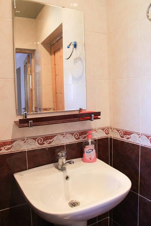 Dodo Japaridze Guesthouse Местія Екстер'єр фото