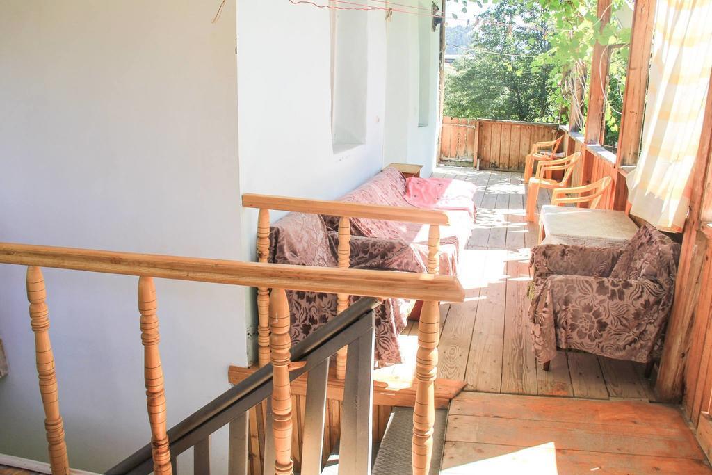Dodo Japaridze Guesthouse Местія Екстер'єр фото