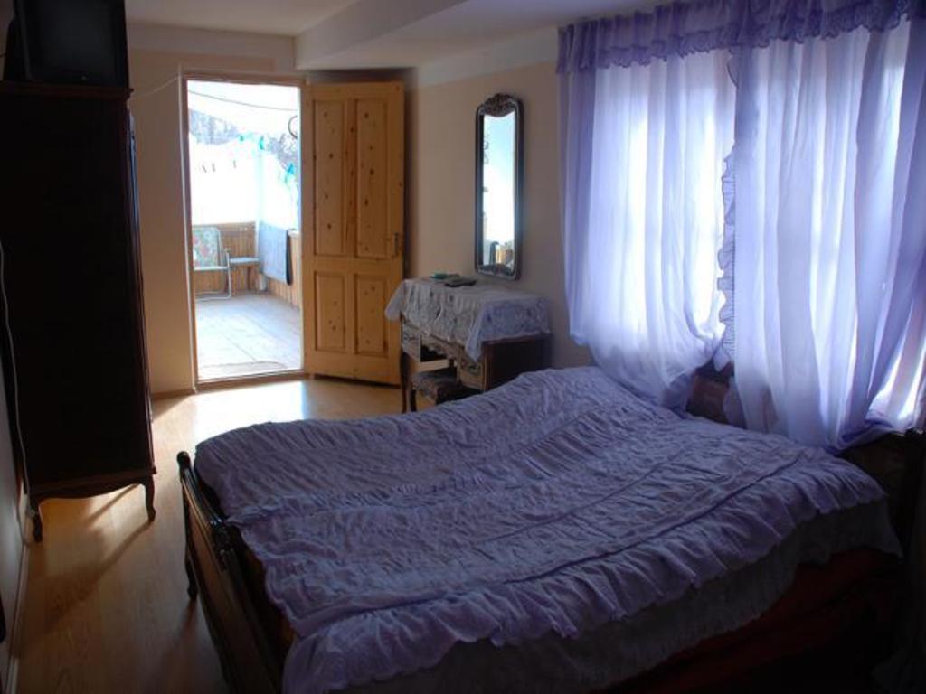 Dodo Japaridze Guesthouse Местія Номер фото